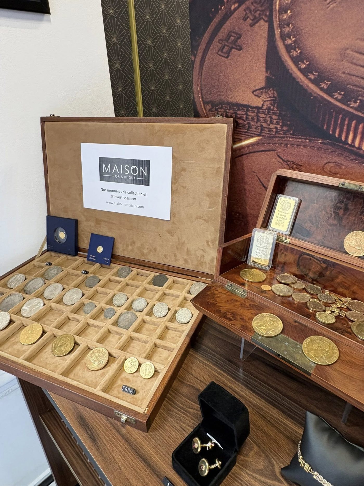 Expertise de pièces par un numismate