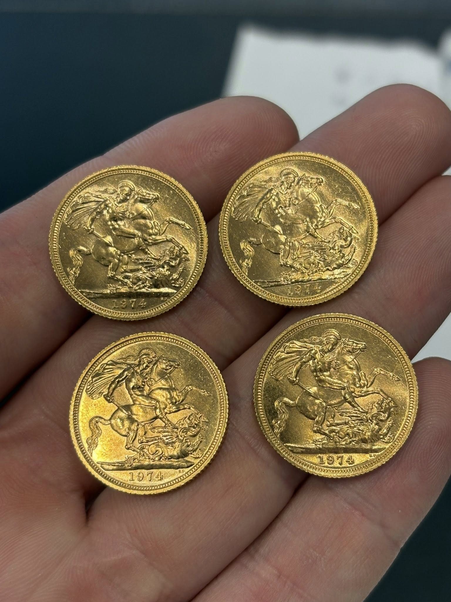 Souverains en or britanniques empilés — estimation et vente à Cannes